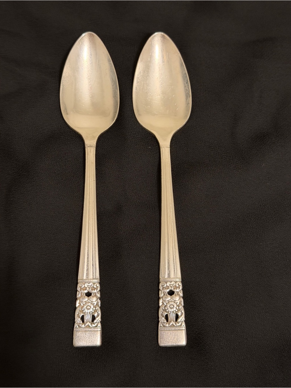 Vintage 1936 Oneida Silver Plate Coronation Pattern 6” Teaspoon (2)